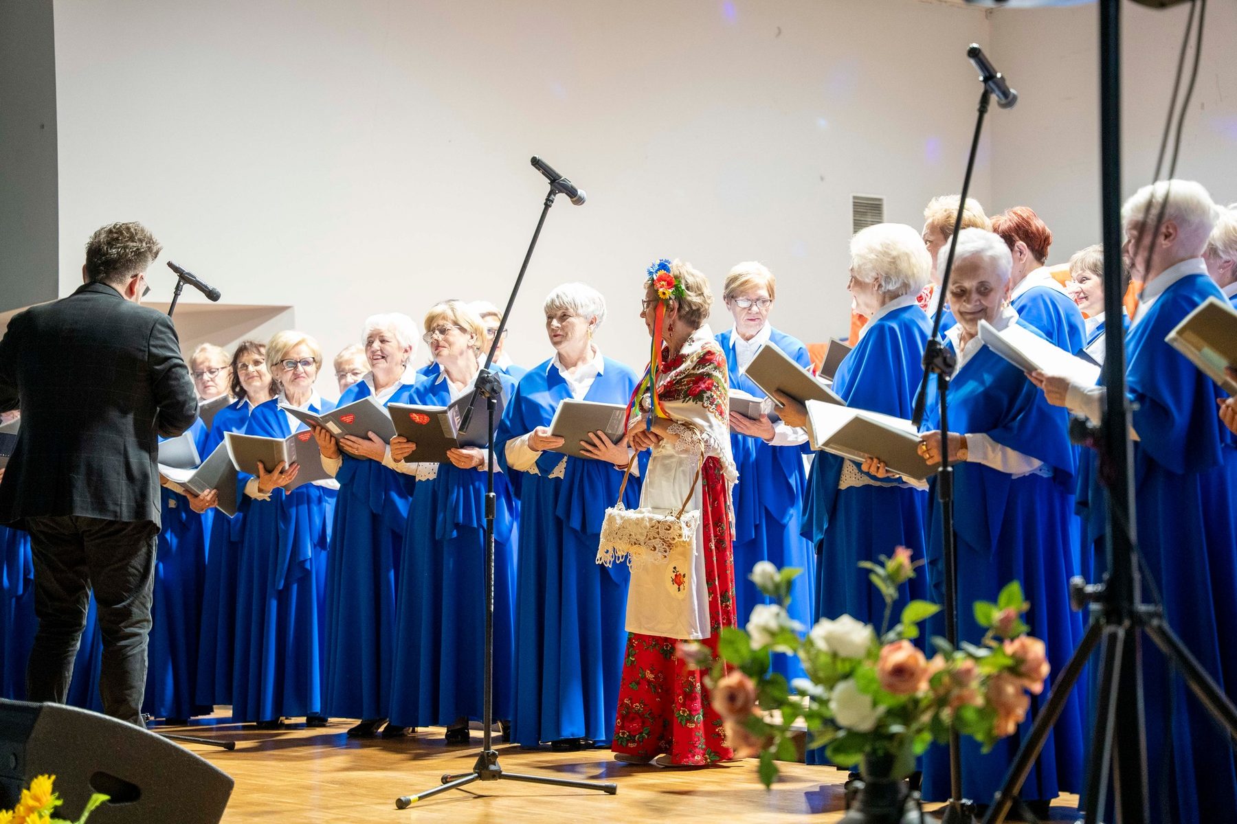 Relacja – Dzień Kobiet w UTW: koncert i kabaret