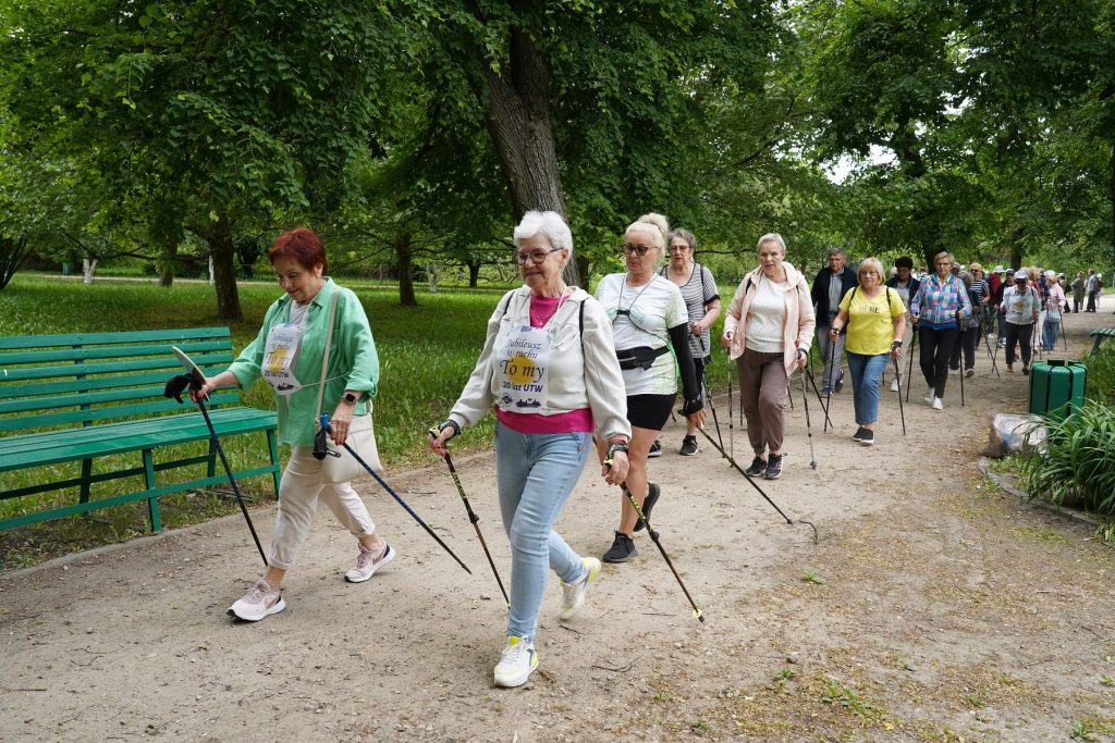 Jubileuszowy marsz Nordic Walking i spacer, zdjęcie 3