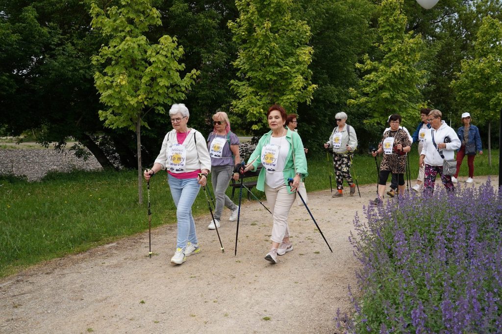 Jubileuszowy marsz Nordic Walking i spacer, zdjęcie 6